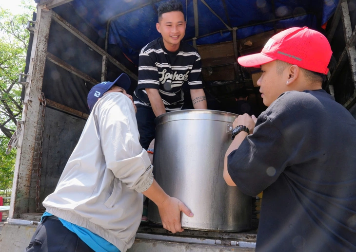 'Phở yêu thương' phục vụ 10.000 tô phở ngày 7 và 8-3 tại xã Bàu Bàng - Ảnh 4.