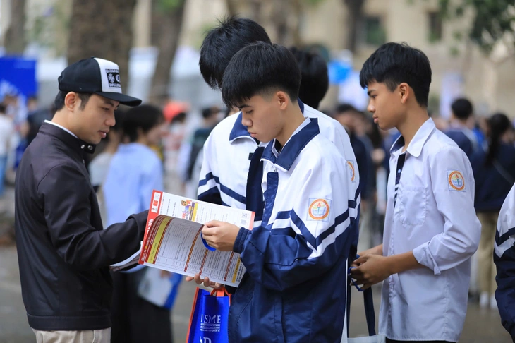 Ngày hội tư vấn tuyển sinh - Ảnh 8.