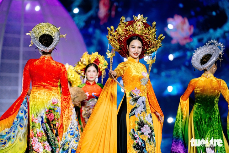 Đội ‘Vàng son tên Bác’ đoạt giải nhất Duyên dáng áo dài TP.HCM 2026 - Ảnh 6. Đội ‘Vàng son tên Bác’ đoạt giải nhất Duyên dáng áo dài TP.HCM 2026 - Ảnh 6.