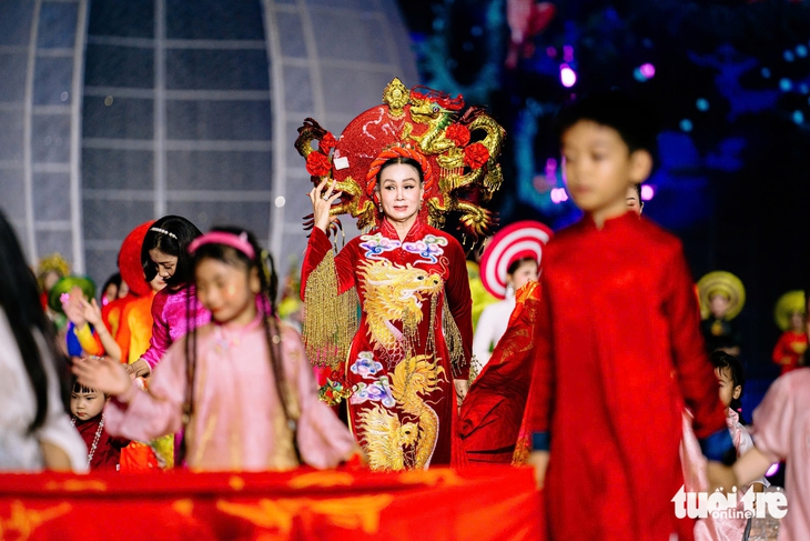 Đội ‘Vàng son tên Bác’ đoạt giải nhất Duyên dáng áo dài TP.HCM 2026 - Ảnh 9. Duyên dáng áo dài - Ảnh 9.