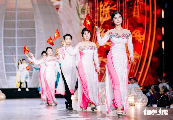 Đội ‘Vàng son tên Bác’ đoạt giải nhất Duyên dáng áo dài TP.HCM 2026 - Ảnh 14. Duyên dáng áo dài - Ảnh 14.