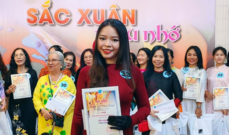 Khi tà áo dài trở thành ‘toan vẽ’ của nữ họa sĩ - Ảnh 1. áo dài - Ảnh 1.