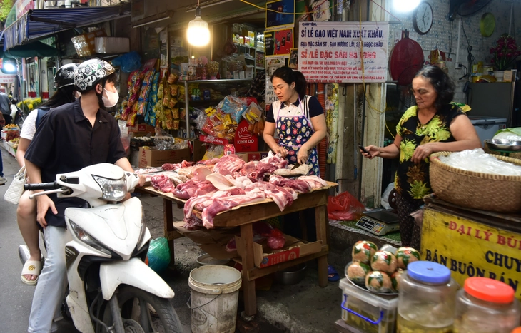 Thuế mới với hộ kinh doanh: Mừng vì được trừ chi phí, lo chuyện xuất hóa đơn - Ảnh 2.