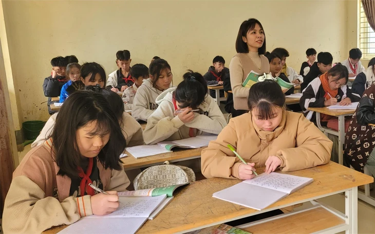 Giáo viên bị xếp 'hoàn thành nhiệm vụ', khởi kiện trường ra tòa được không ? - Ảnh 3.