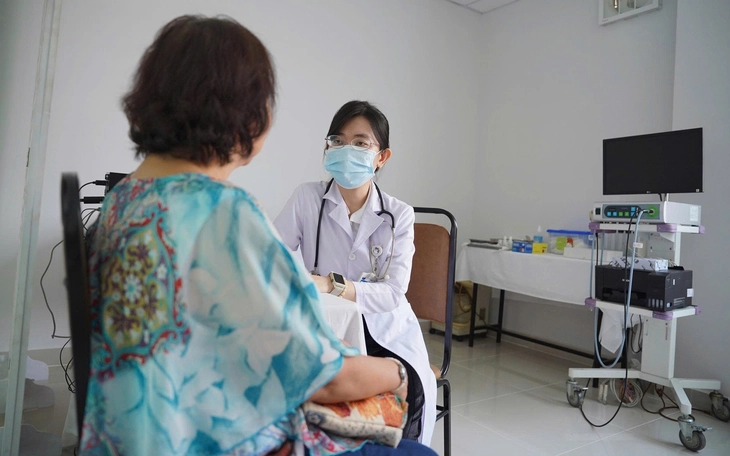 Đi xe đạp tập thể dục trên quốc lộ: vừa nguy hiểm vừa ô nhiễm - Ảnh 2.