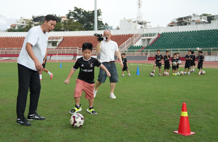 Kim Sang Sik - Ảnh 2.
