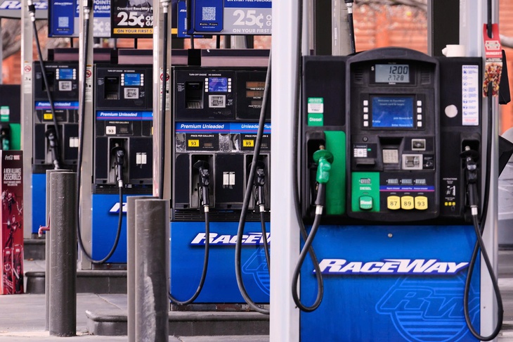 Giá dầu thế giới vượt 100 USD/thùng lần đầu trong 4 năm - Ảnh 2. giá dầu - Ảnh 2.