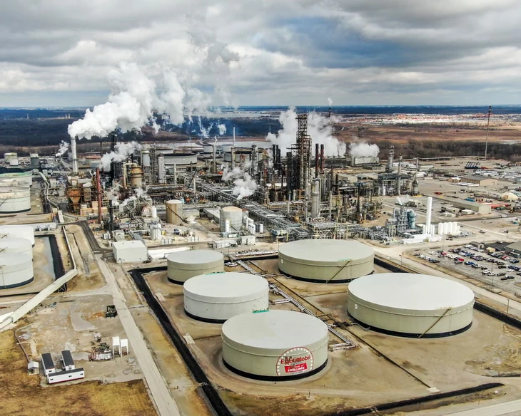 Giá dầu vượt 100 USD/thùng, G7 muốn xả khẩn 300-400 triệu thùng dự trữ - Ảnh 1.