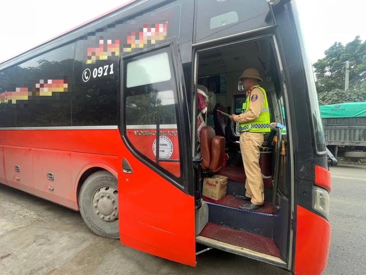 xe khách - Ảnh 2.