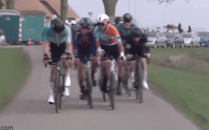 Trận đấu ở Brazil có nhiều thẻ đỏ hơn số cầu thủ đá trên sân - Ảnh 3.