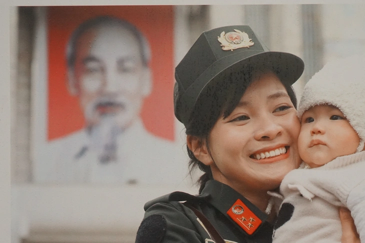 Tác phẩm chụp màn trình diễn 10.500 drone tại TP.HCM thắng giải A - Ảnh 6. Ảnh chụp màn trình diễn 10.500 drone tại TP.HCM thắng giải A - Ảnh 6.