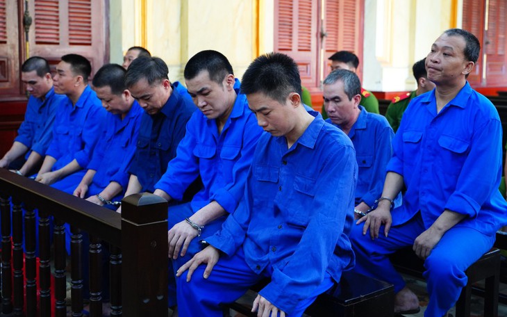 TAND TP.HCM tuyên án 12 bảo vệ trong vụ án “bán đường” cho xe tải vào giờ cấm  - Ảnh 2.