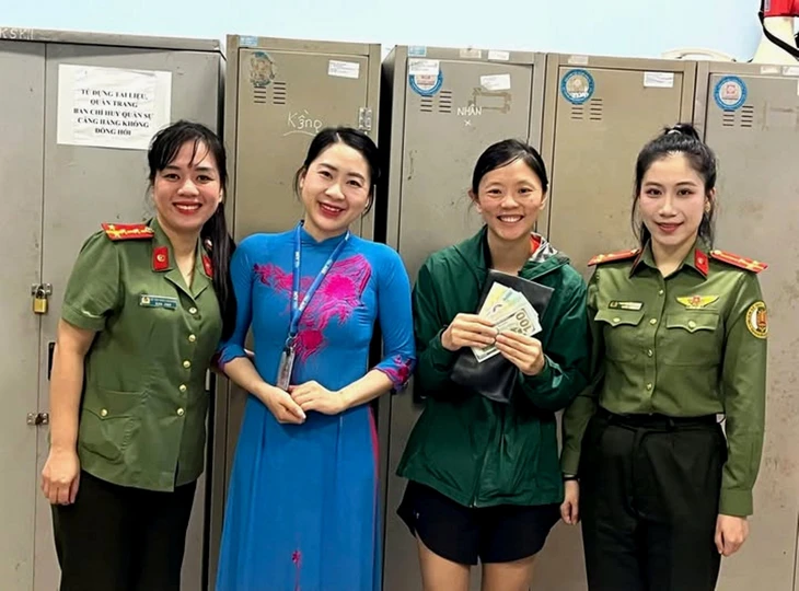 Nữ du khách Mỹ đi 500 cây số mới nhớ quên ví tại sân bay Đồng Hới - Ảnh 1.