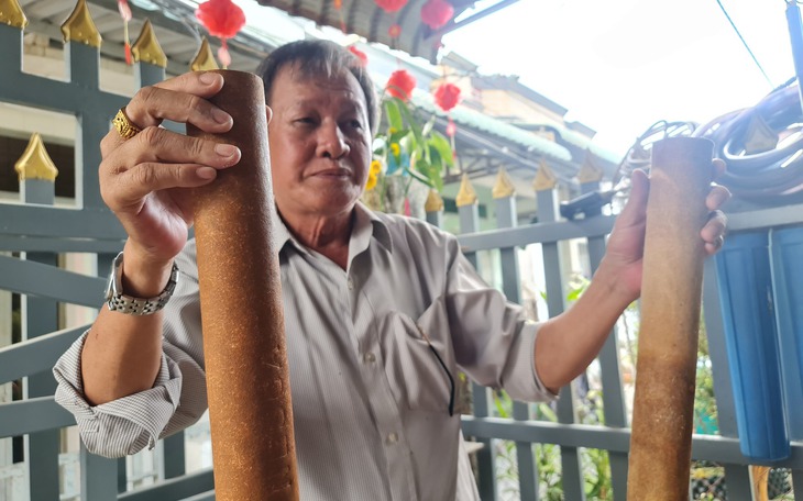 Người dân phản ánh nước sinh hoạt có bọt trắng, doanh nghiệp vào cuộc  - Ảnh 2.