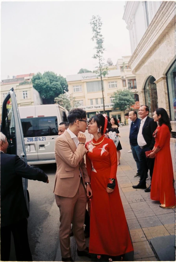 Khoe nụ hôn với bạn trai, Hòa Minzy cẩn trọng trước ý kiến trái chiều - Ảnh 1. Hòa Minzy - Ảnh 3.