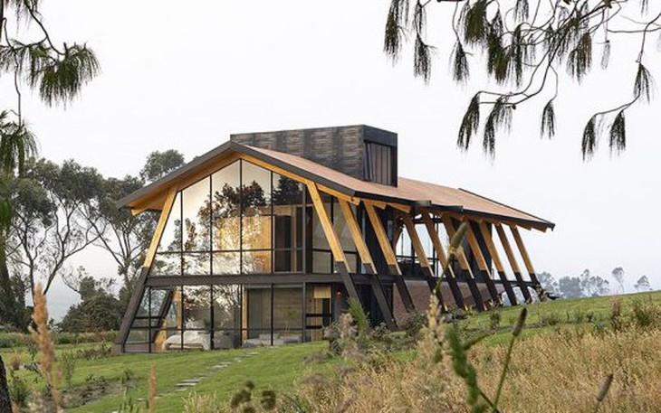 Ngôi nhà có những bức vách di động và căn phòng xây trên cột - Ảnh 6.