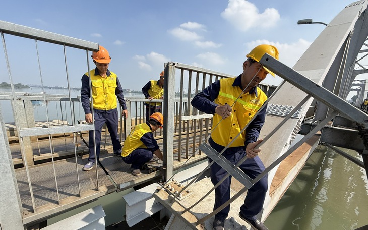 Thứ trưởng Bộ Xây dựng: Vụ cầu Ghềnh thiệt hại rất lớn, đề nghị khởi tố vụ án - Ảnh 4.