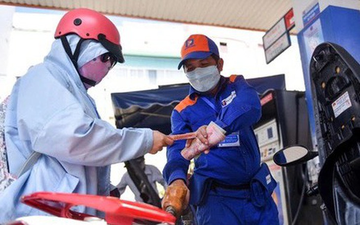 Đề xuất giảm giảm thuế bảo vệ môi trường với xăng dầu về 0: Cơ quan nào có thẩm quyền quyết định? - Ảnh 2.