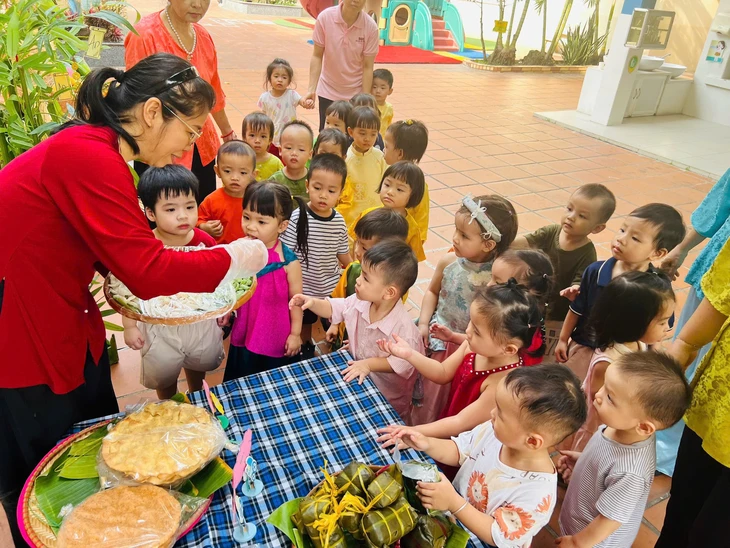 Phụ huynh trường mầm non tư thục ở TP.HCM thắc mắc chưa được hoàn học phí, phường giải thích - Ảnh 1.