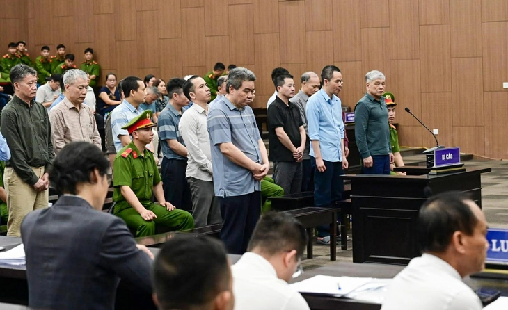 Cựu thứ trưởng - Ảnh 1.