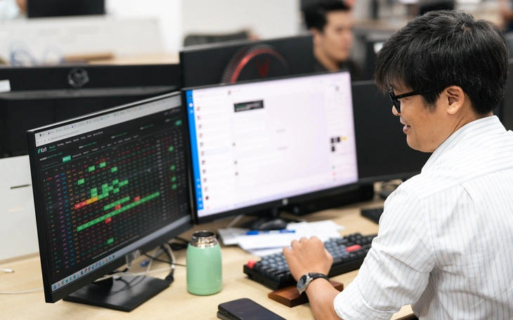 VN-Index bùng nổ phiên sáng, tăng hơn 30 điểm nhờ cổ phiếu Vingroup - Ảnh 2.