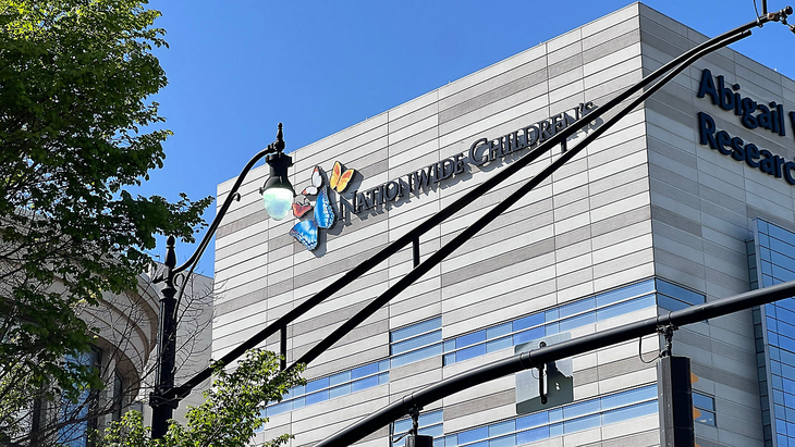 Cặp vợ chồng bị tước quốc tịch vì đánh cắp bí mật y khoa của Mỹ cho Trung Quốc - Ảnh 1.