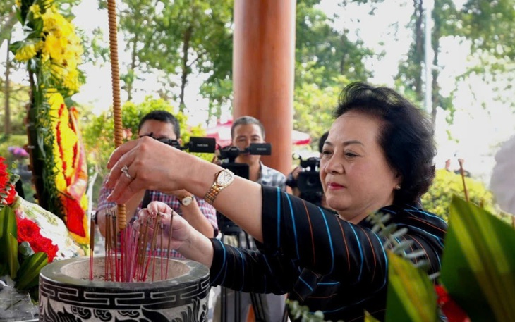 Ngỡ ngàng sắc lan rừng bung nở giữa Nghĩa trang liệt sĩ Đường 9 - Ảnh 9.