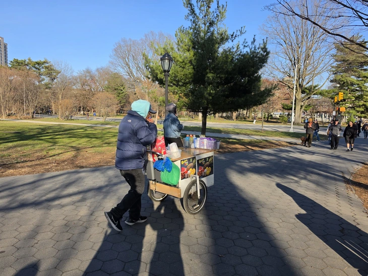 Hàng rong giữa New York giá lạnh và ký ức tiếng rao - Ảnh 3.