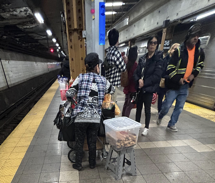 Hàng rong giữa New York giá lạnh và ký ức tiếng rao - Ảnh 4.