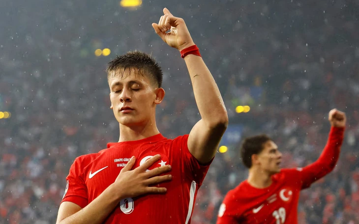 Cựu cầu thủ Man United tỏa sáng giúp tuyển Congo giành vé dự World Cup 2026 sau hơn nửa thế kỷ - Ảnh 2.