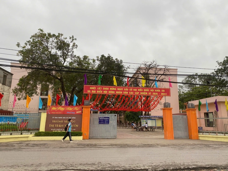 Phụ huynh hoang mang, xin dừng ăn bán trú sau vụ ‘300 tấn thịt bệnh vào trường học’ - Ảnh 1. ăn bán trú - Ảnh 1.