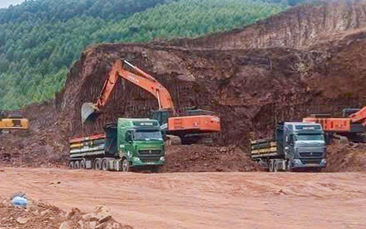 Khai thác 'chui' hơn 956 tấn quặng Antimon, 2 người bị khởi tố - Ảnh 3.