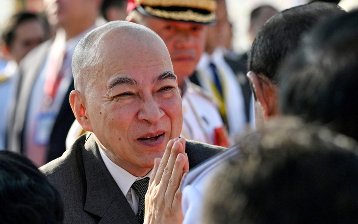 Quốc vương Campuchia phẫu thuật thành công sau khi chẩn đoán mắc ung thư - Ảnh 2.