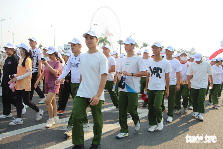 Hàng trăm người Đà Nẵng mít tinh phát động Ngày Sức khỏe toàn dân, hướng tới phòng bệnh từ sớm - Ảnh 2.