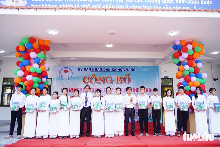 Xã đầu tiên trong cả nước cung cấp sách giáo khoa miễn phí cho học sinh - Ảnh 4.