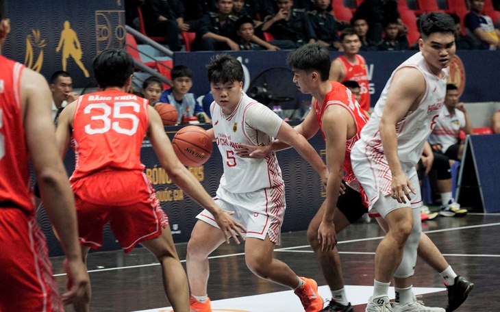 6 VĐV nghiệp dư được tuyển chọn vào các CLB bóng rổ chuyên nghiệp - Ảnh 3.