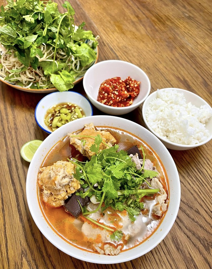 Bún bò Huế - Ảnh 3.