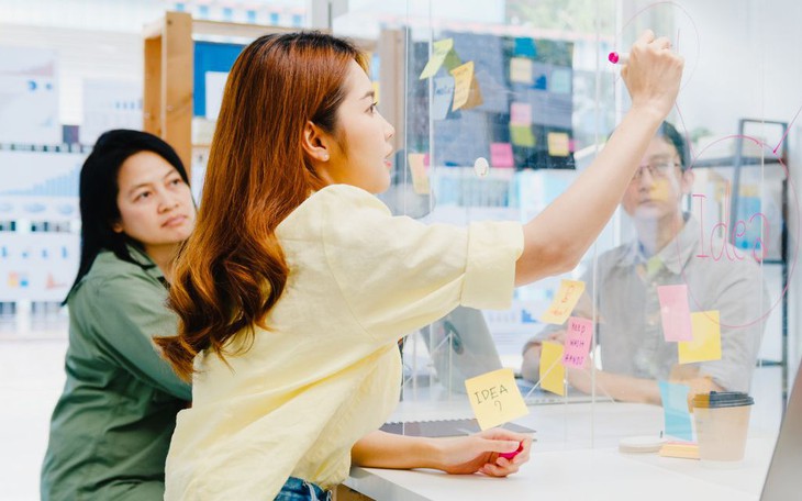 Lần đầu ra mắt sàn việc làm tích hợp VNeID: Tăng minh bạch tuyển dụng - Ảnh 4.