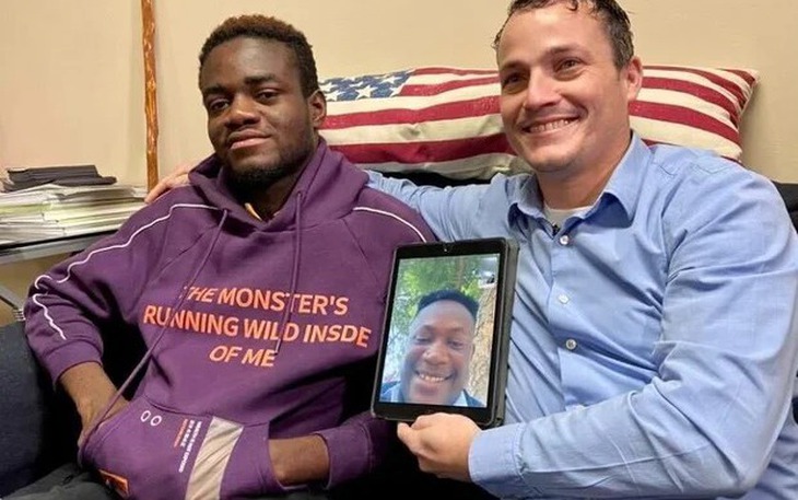 'Tranh chức' bạn gái ngay trước quan tài người quá cố - Ảnh 2.