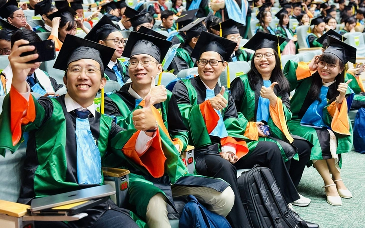 Bác sĩ nội trú sẽ có văn bằng thuộc hệ thống giáo dục quốc dân, không miễn học phí - Ảnh 2.