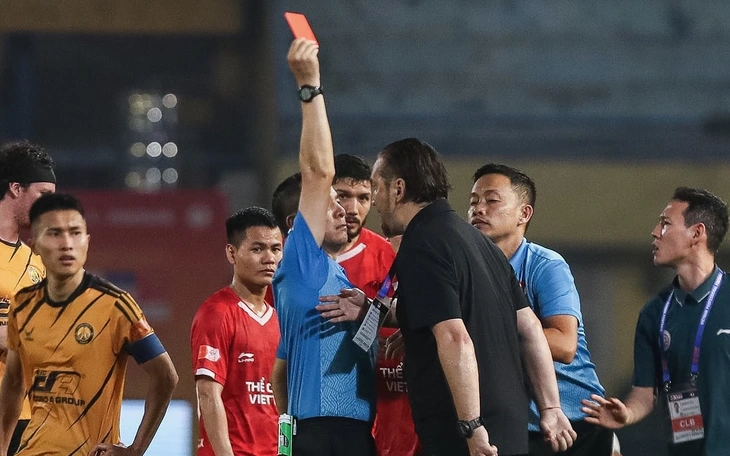 Trợ lý HLV Popov: 'Trọng tài FIFA mà xử sự không đúng đắn' - Ảnh 4.