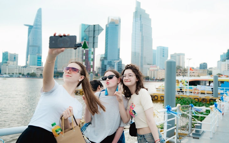 Du lịch 2 kỳ nghỉ lễ: tour nội, ngoại đều 'nóng' - Ảnh 3.