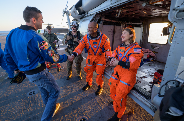 Phi hành đoàn Artemis II rời tàu Orion, ông Trump mời sớm thăm Nhà Trắng - Ảnh 8.