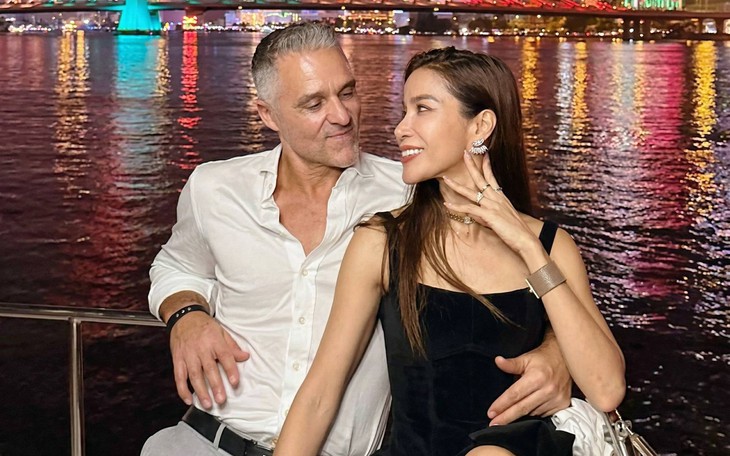 Đạo diễn Hữu Thanh và 'VietCharm show': Ăn 8 món, xem 9 tiết mục, 'chạm' nghệ sĩ cách... một gang ta - Ảnh 10.