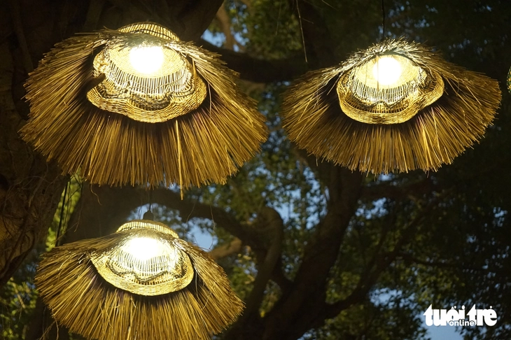 Chiếc gầu dây thương nhớ một thời trở lại phố phường - Ảnh 10. Chiếc gầu dây thương nhớ một thời trở lại phố phường - Ảnh 9.