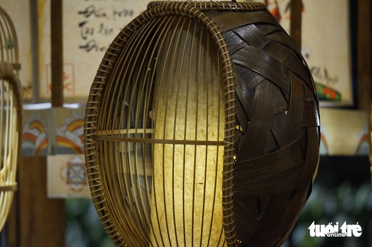 Chiếc gầu dây thương nhớ một thời trở lại phố phường - Ảnh 12. Chiếc gầu dây thương nhớ một thời trở lại phố phường - Ảnh 11.