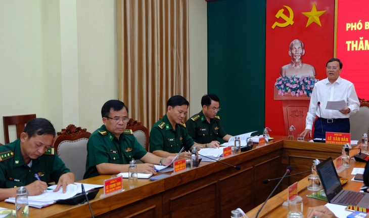 Tiếp nhận thêm 73 người từ Campuchia, có người bị truy nã - Ảnh 2.