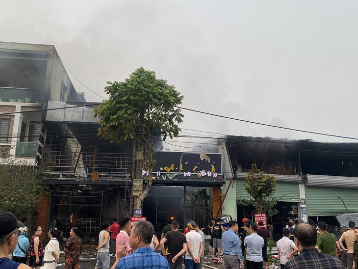 Mua dao chém chồng mới của vợ cũ rồi phóng hỏa đốt nhà hàng - Ảnh 3.