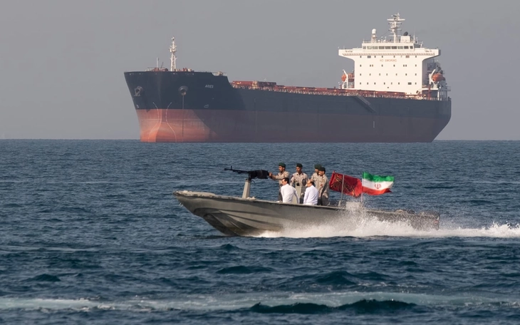 2 siêu tàu quay đầu ở eo Hormuz ngay khi đàm phán Mỹ - Iran đổ vỡ - Ảnh 2.