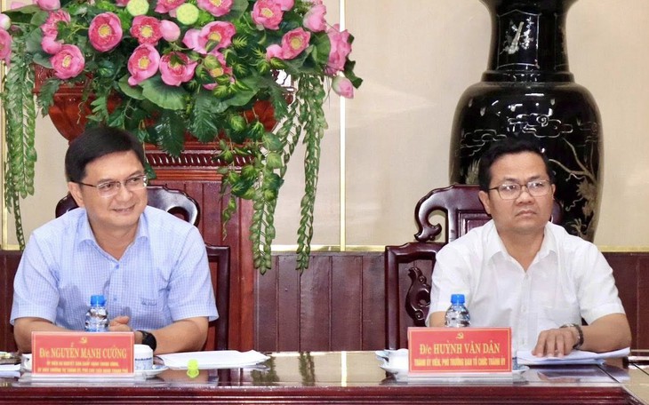 Thành ủy TP.HCM yêu cầu gỡ điểm nghẽn đầu tư, đất đai để đạt tăng trưởng hai con số - Ảnh 2.